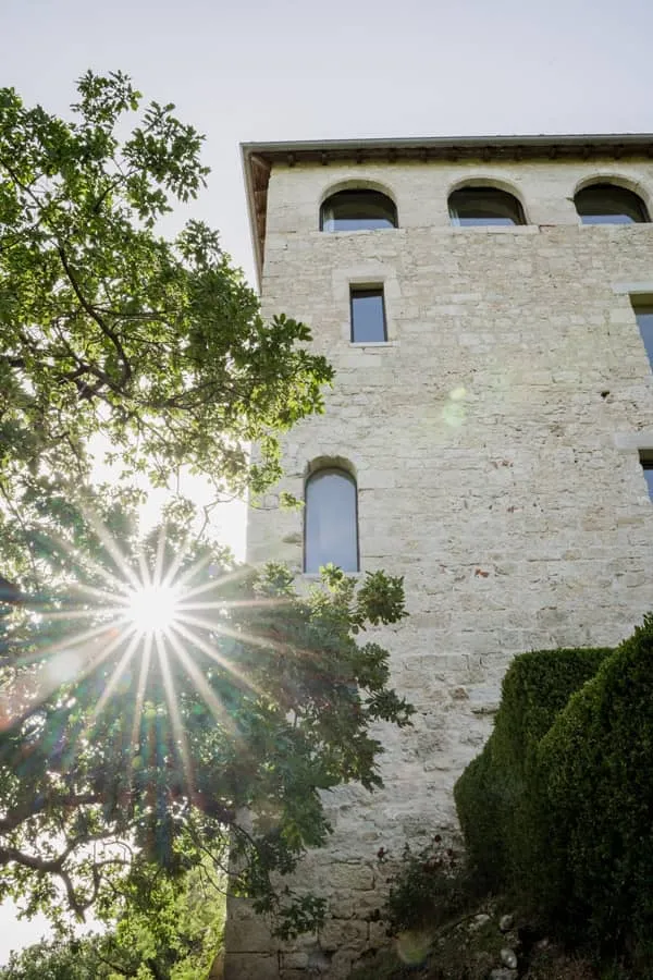 Photo de la façade du château de Salettes